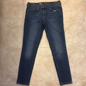 Mid-rise jeans